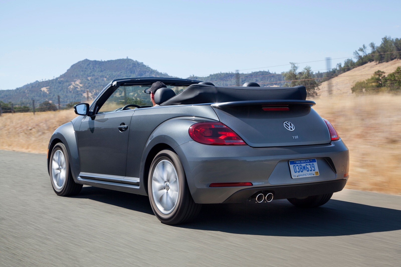 2017 Volkswagen Beetle Convertible exterior FQ
