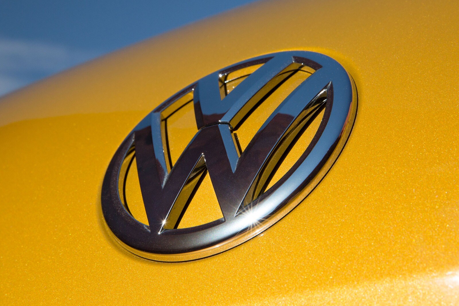 2018 Volkswagen Beetle Convertible exterior FBDG