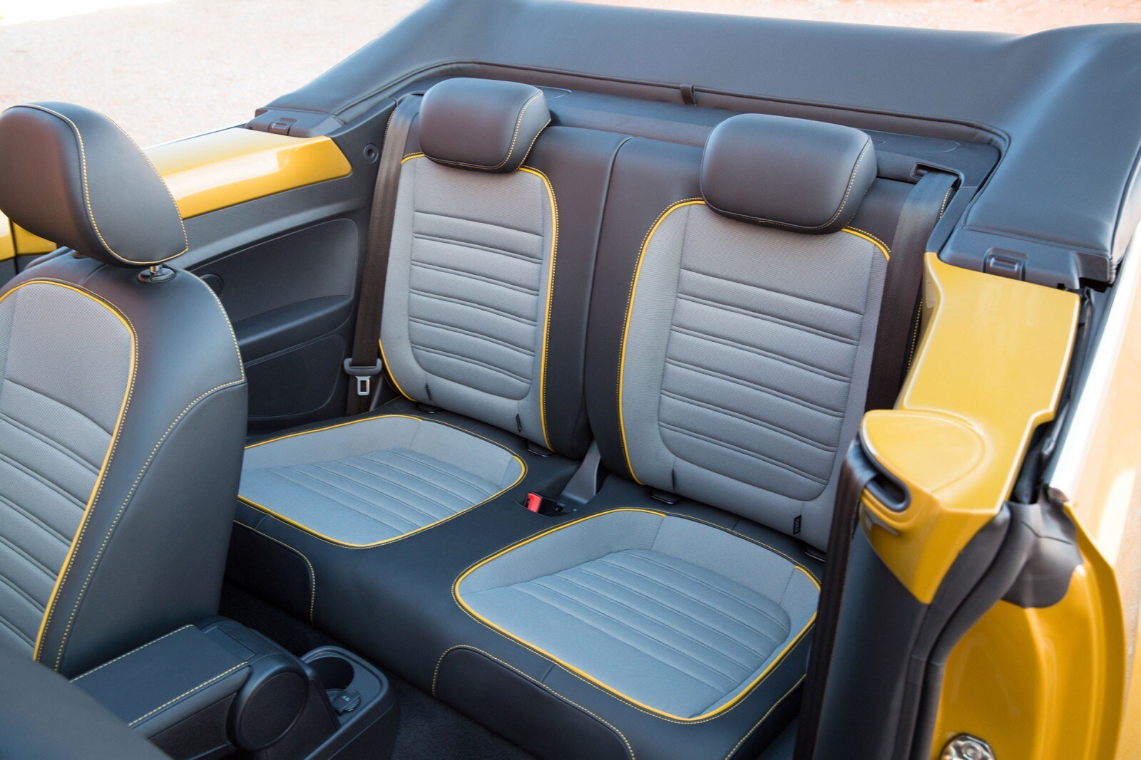 2018 Volkswagen Beetle Convertible interior RI