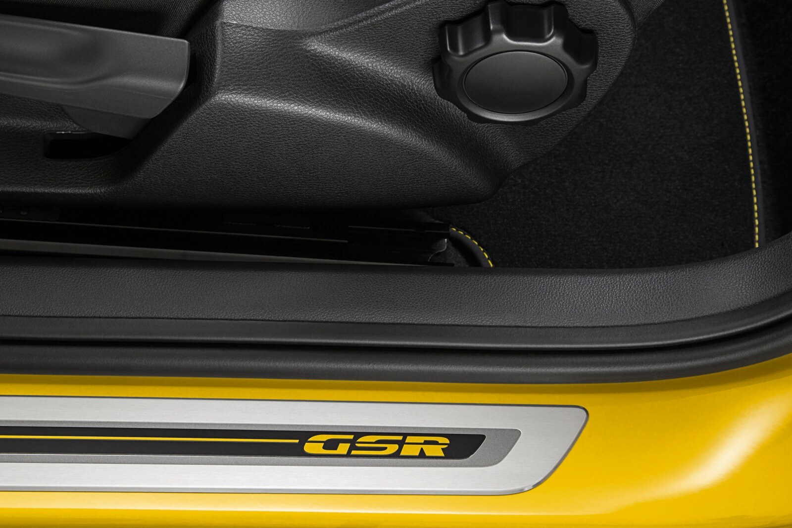 2014 Volkswagen Beetle Convertible interior DETAIL