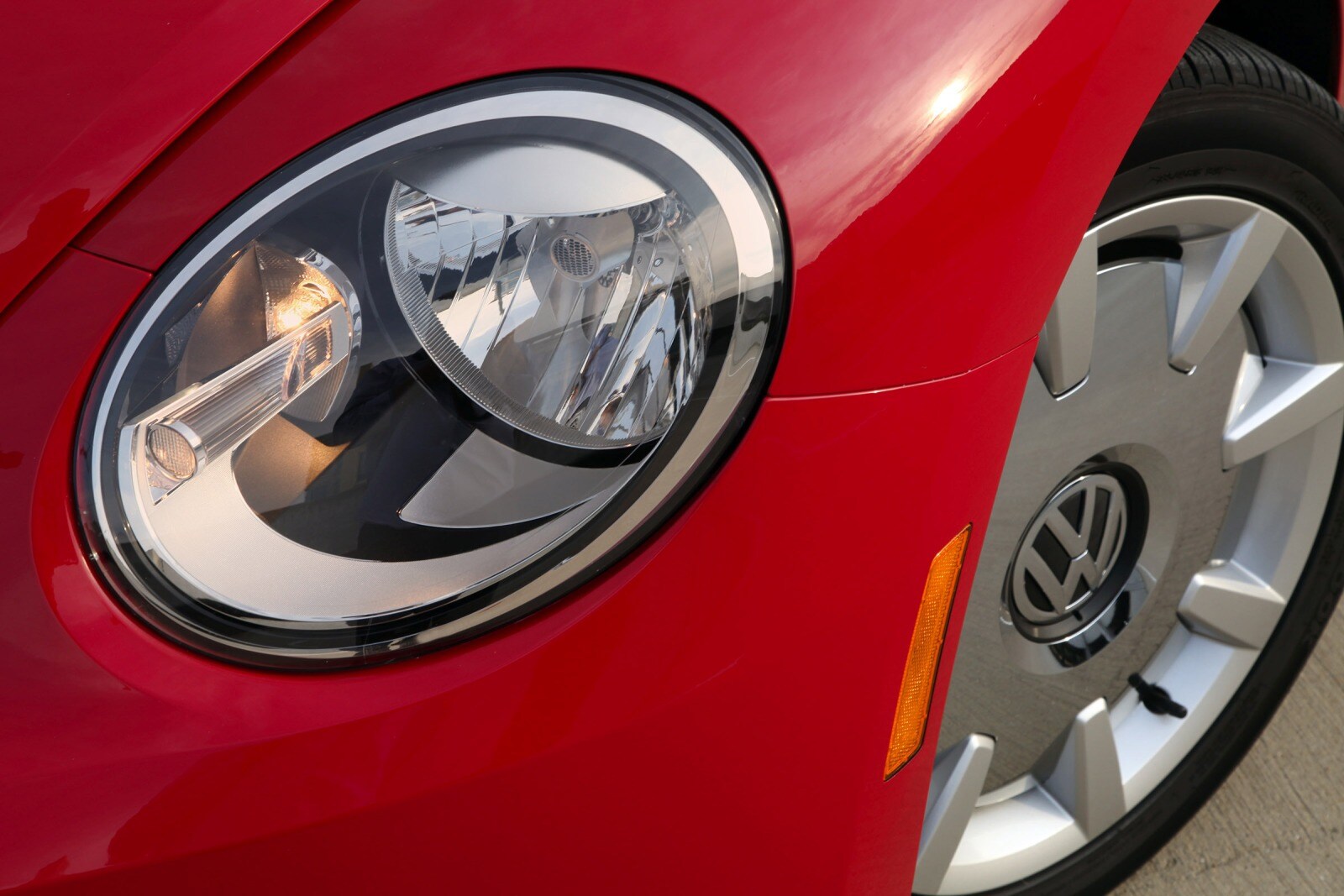 2015 Volkswagen Beetle exterior EDETAIL