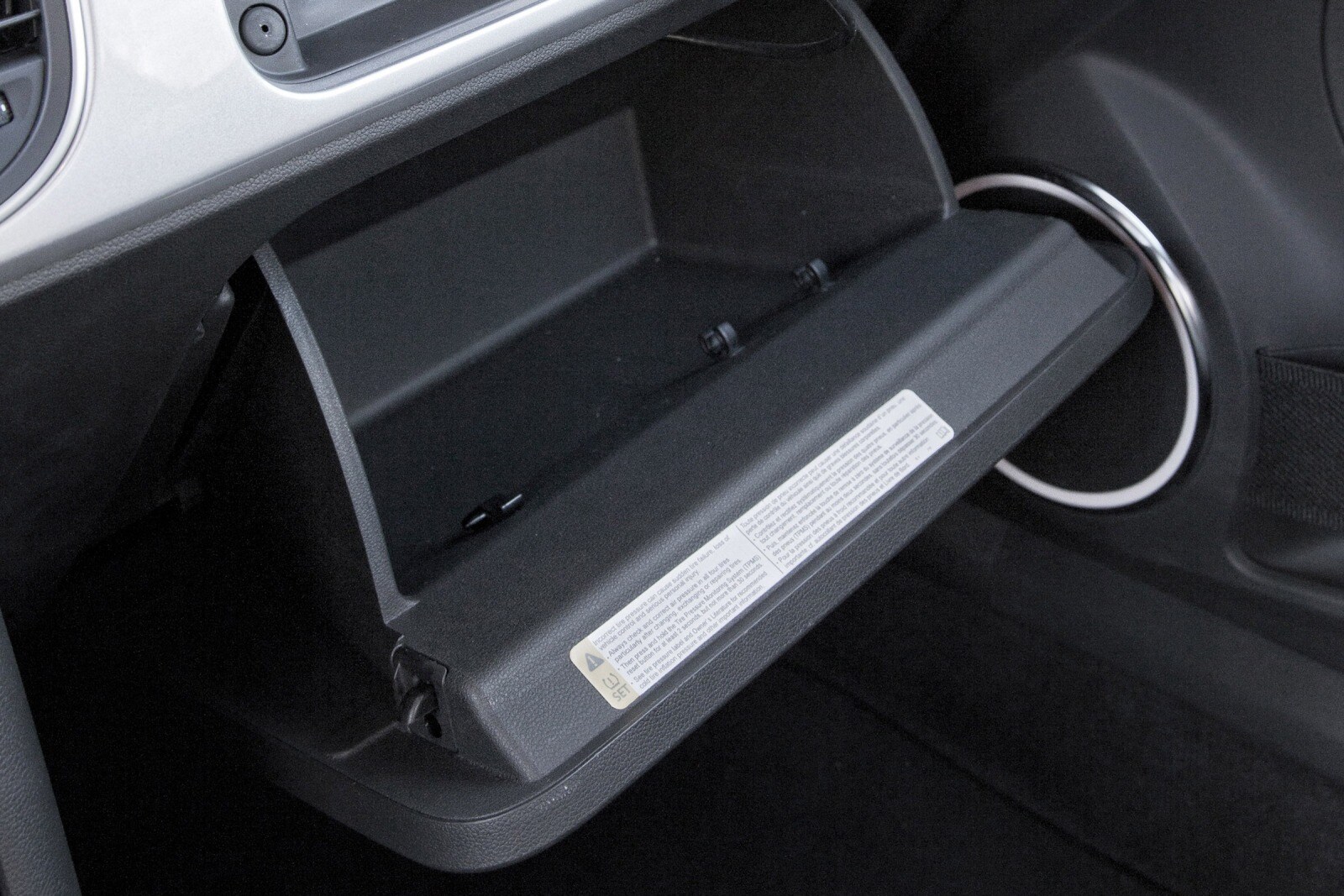 2015 Volkswagen Beetle Coupe front safety DETAIL