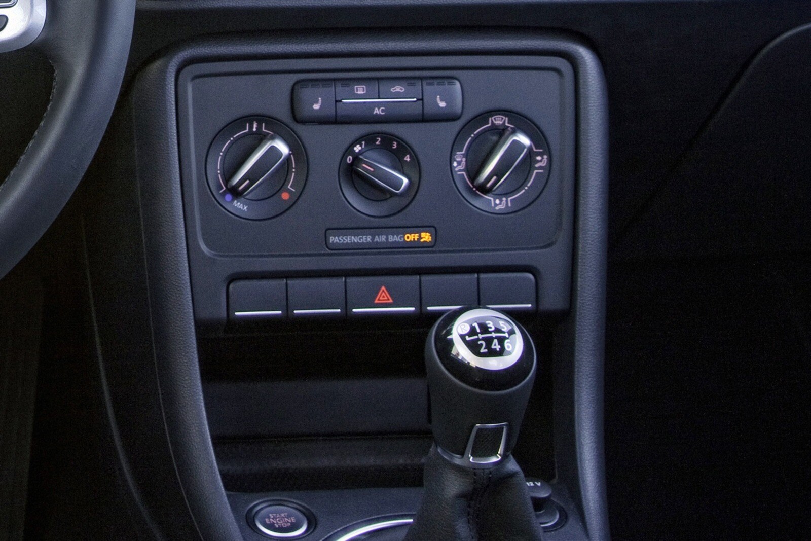 2015 Volkswagen Beetle interior SHF