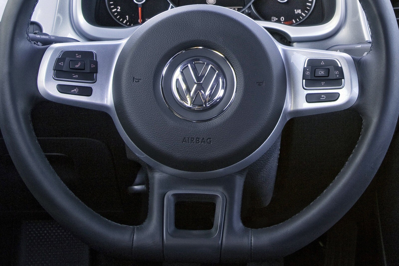 2015 Volkswagen Beetle interior SWD