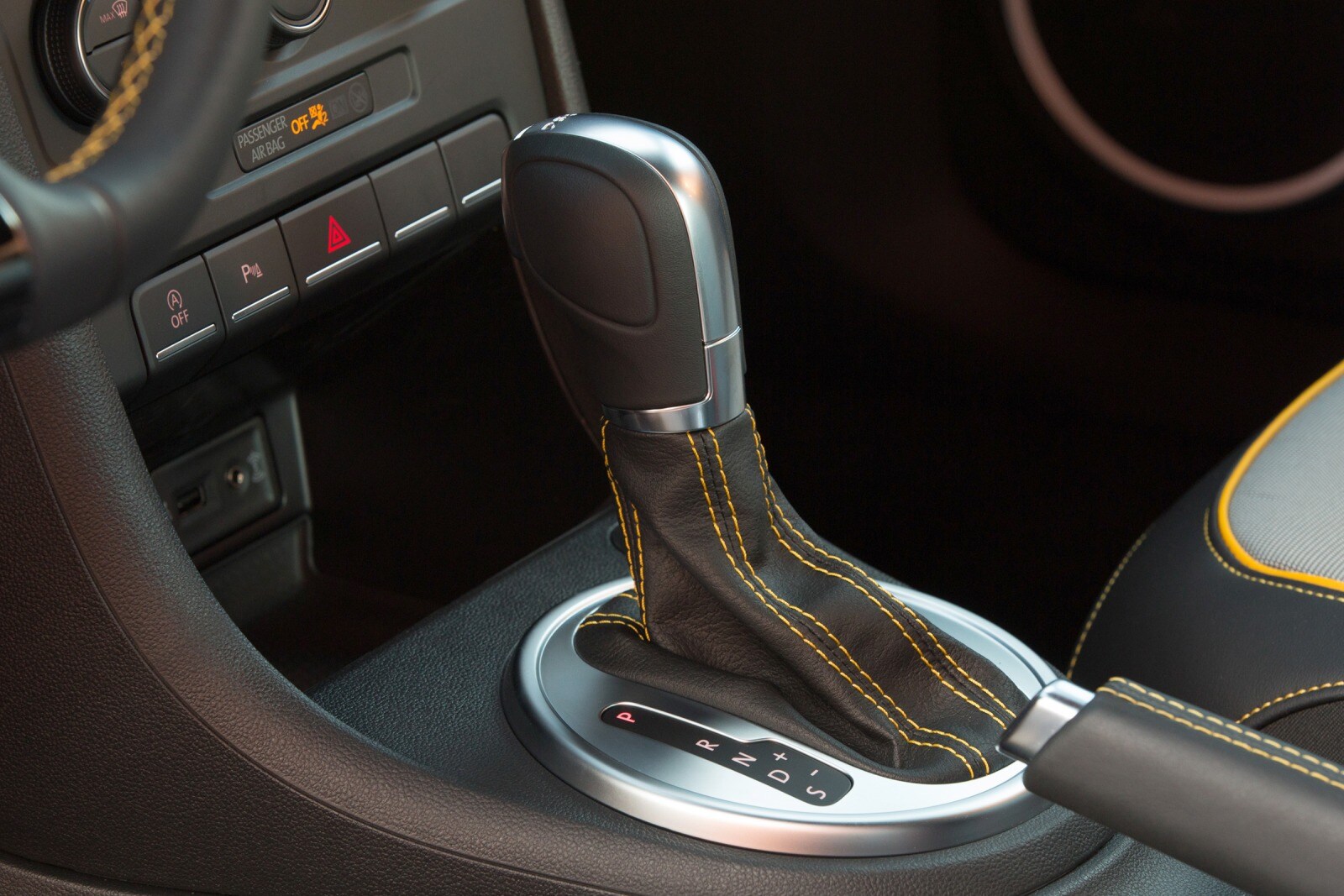 2016 Volkswagen Beetle interior SHF