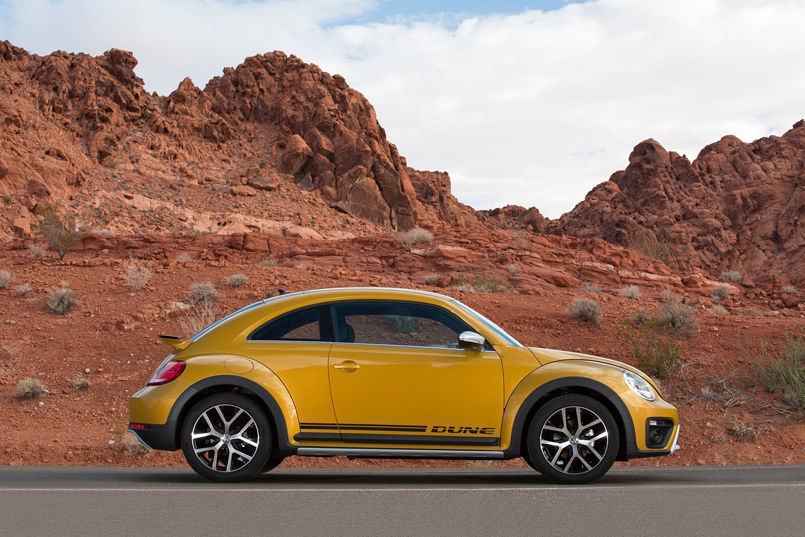 2017 Volkswagen Beetle 1.8T Dune 2dr Hatchback Exterior