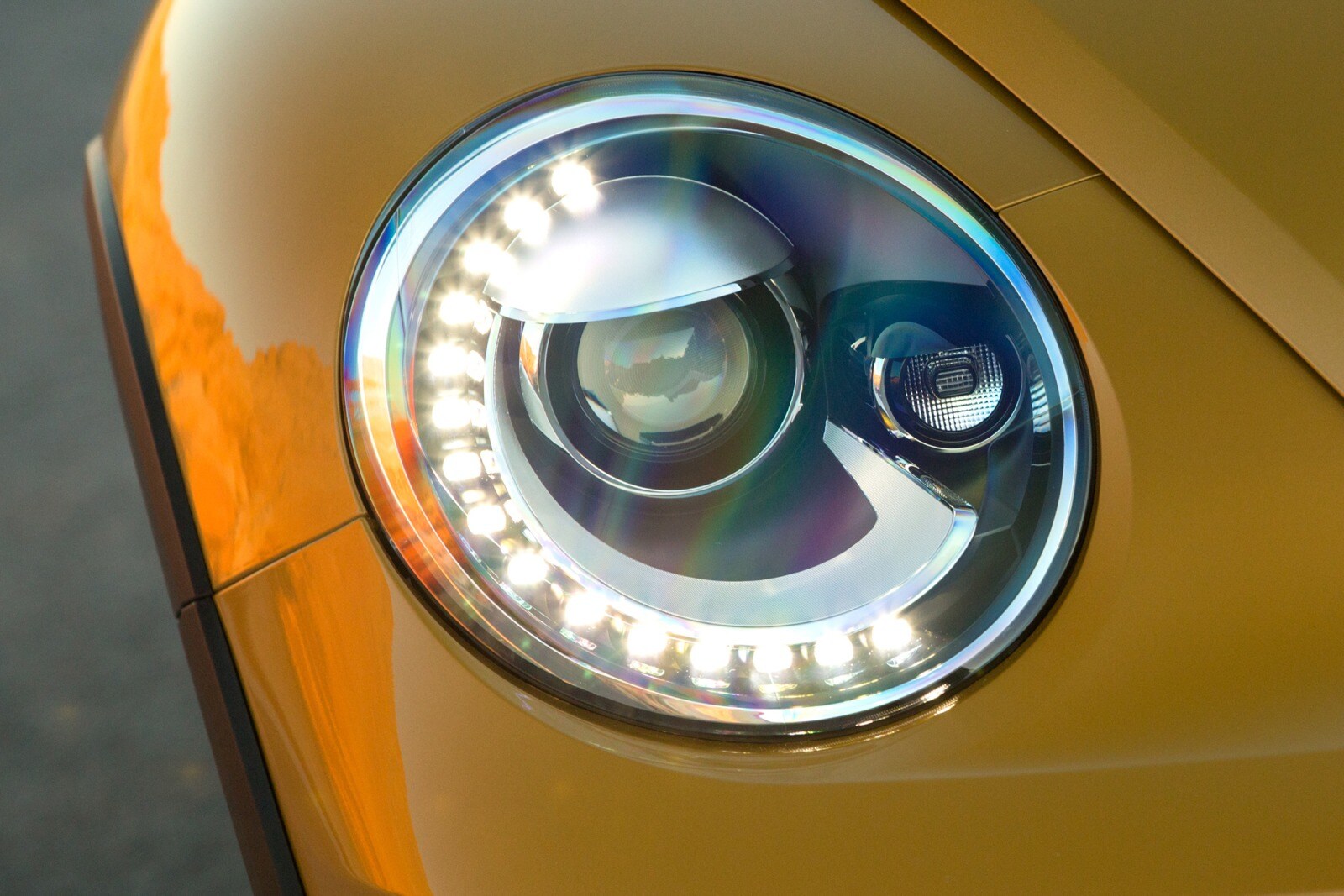 2017 Volkswagen Beetle — OEM photo 5