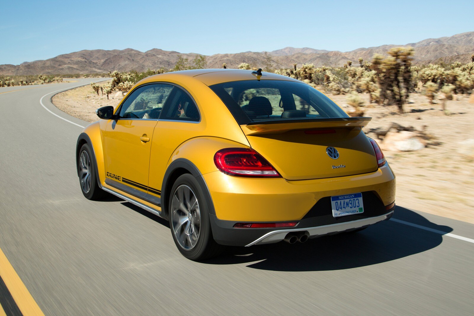 2018 Volkswagen Beetle 2.0T Dune 2dr Hatchback Exterior