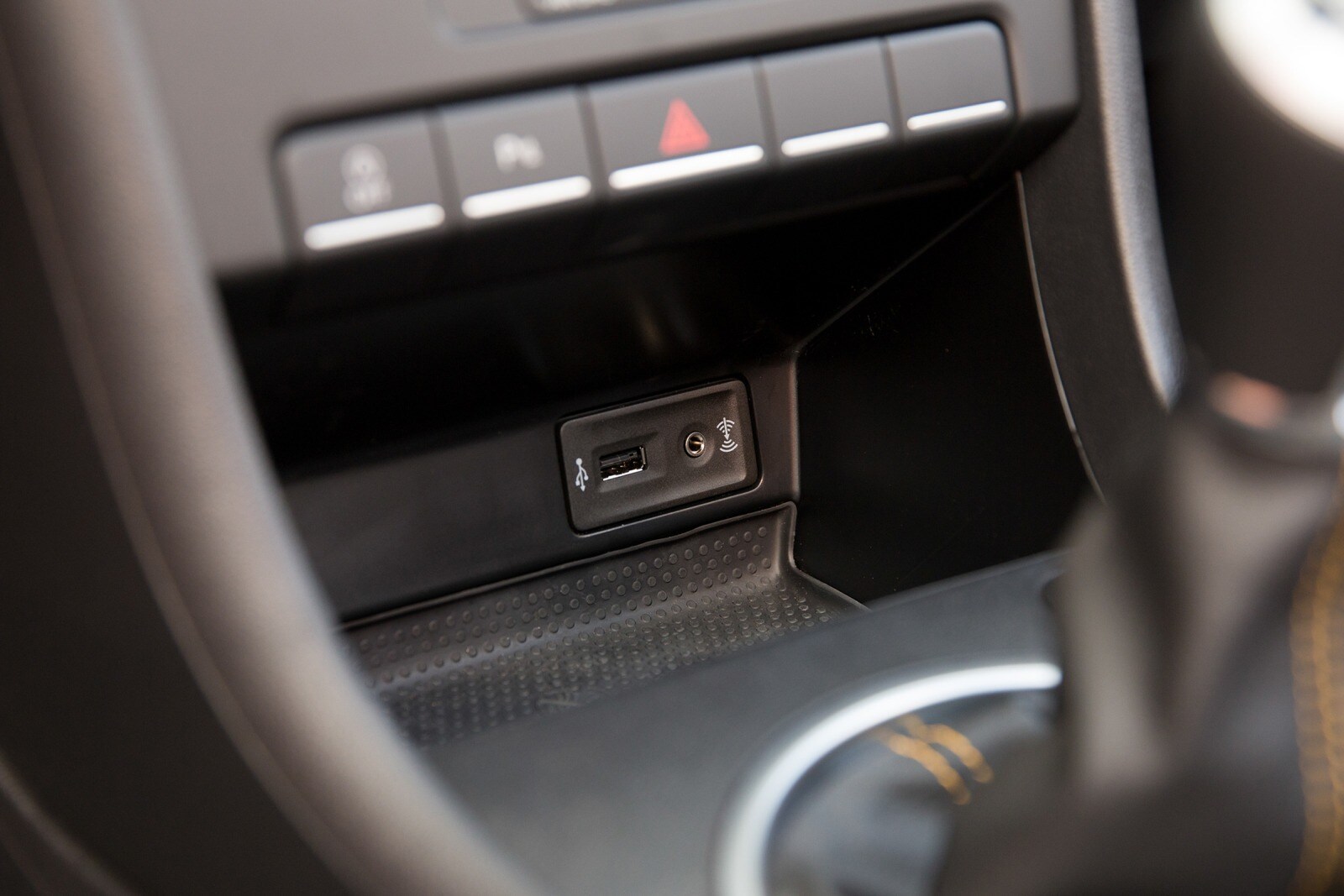 2018 Volkswagen Beetle Convertible interior DETAIL