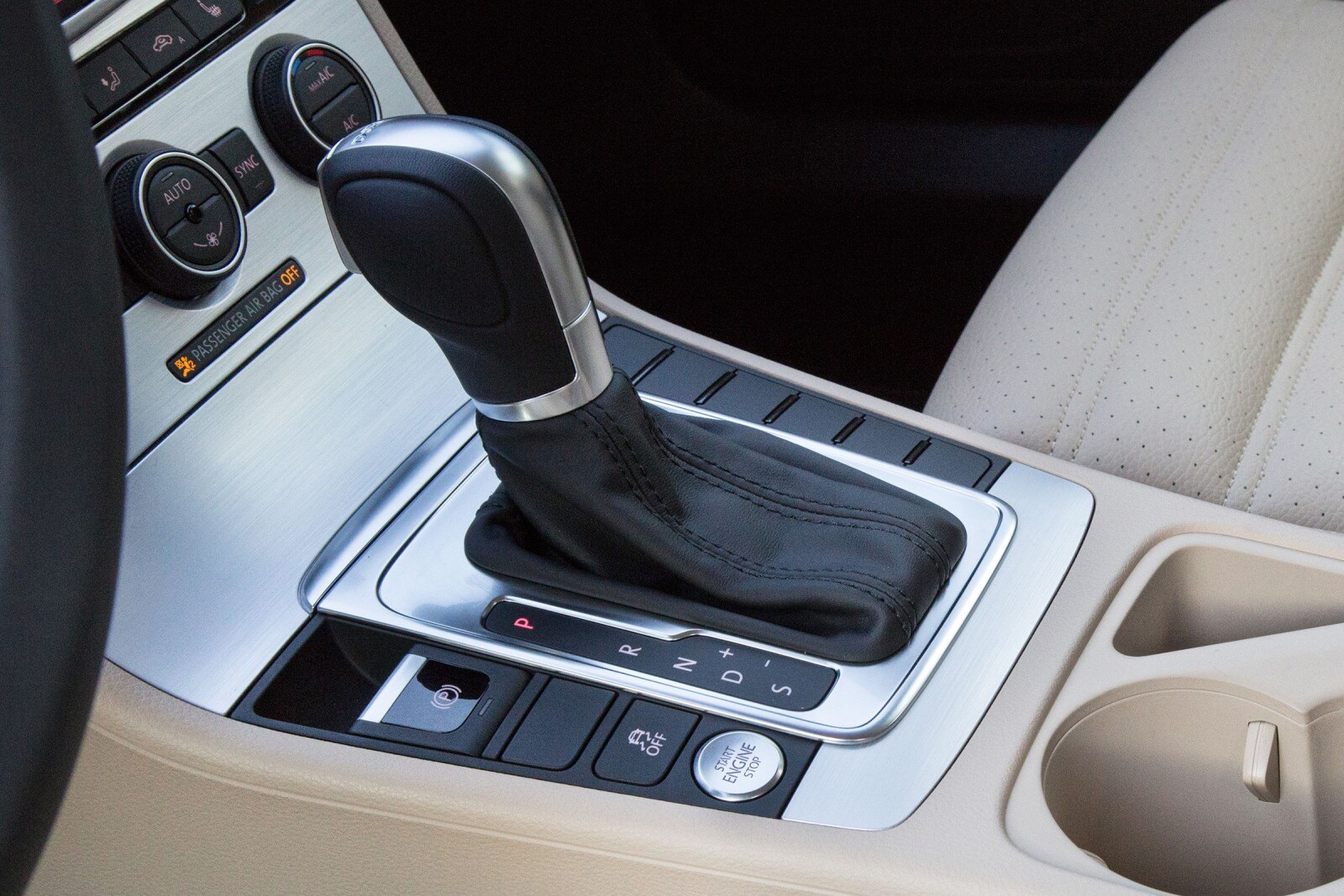 2016 Volkswagen Cc interior SHF