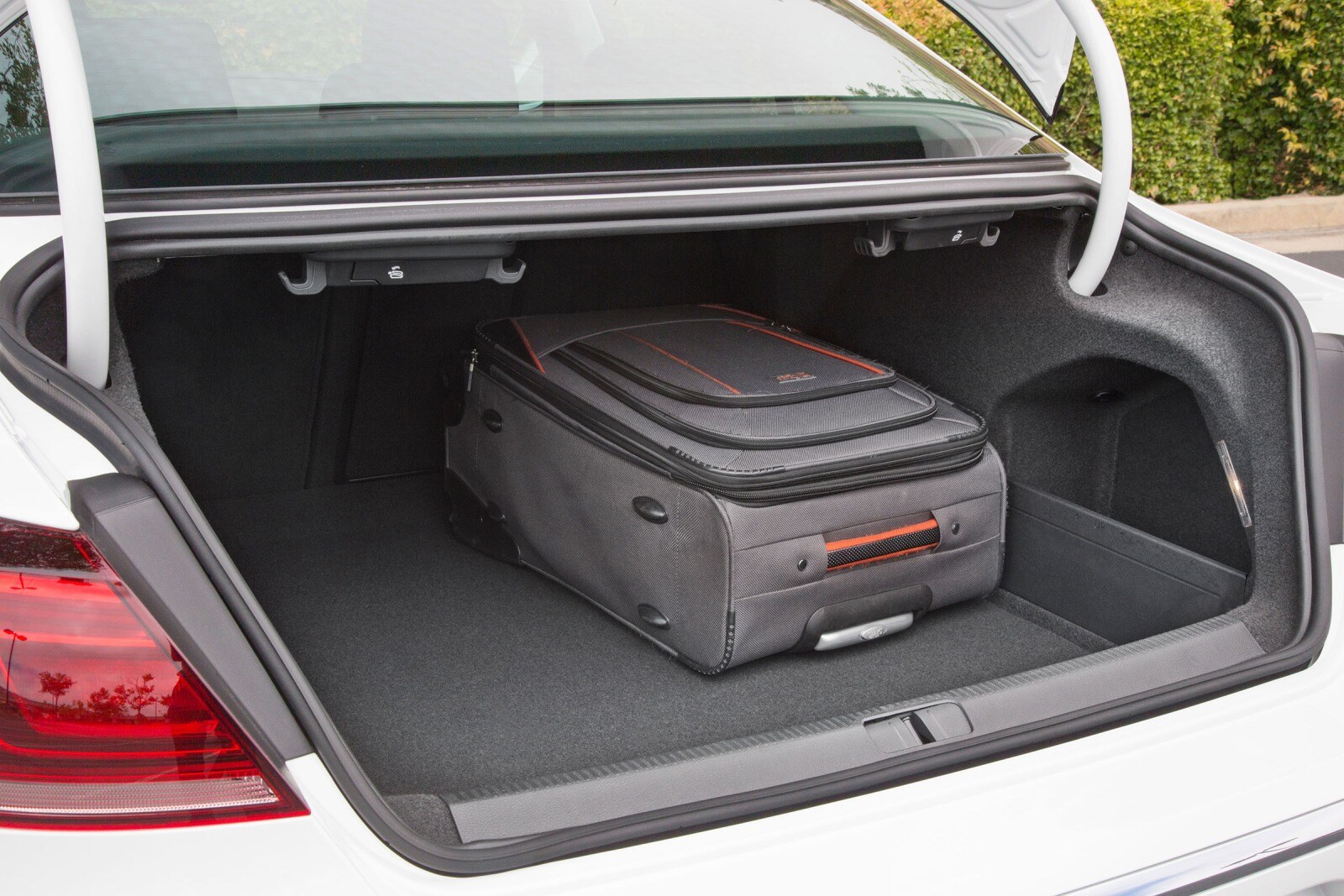 2017 Volkswagen CC interior CARGO