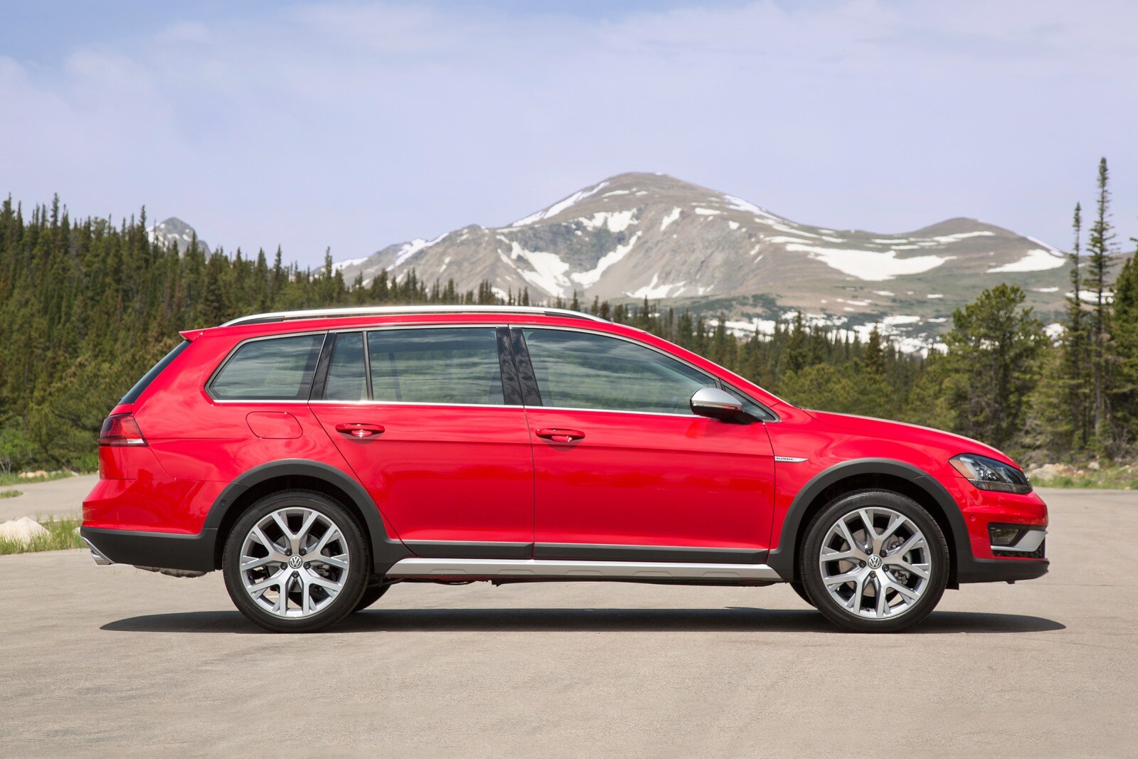 2017 Volkswagen Golf exterior LIFE1