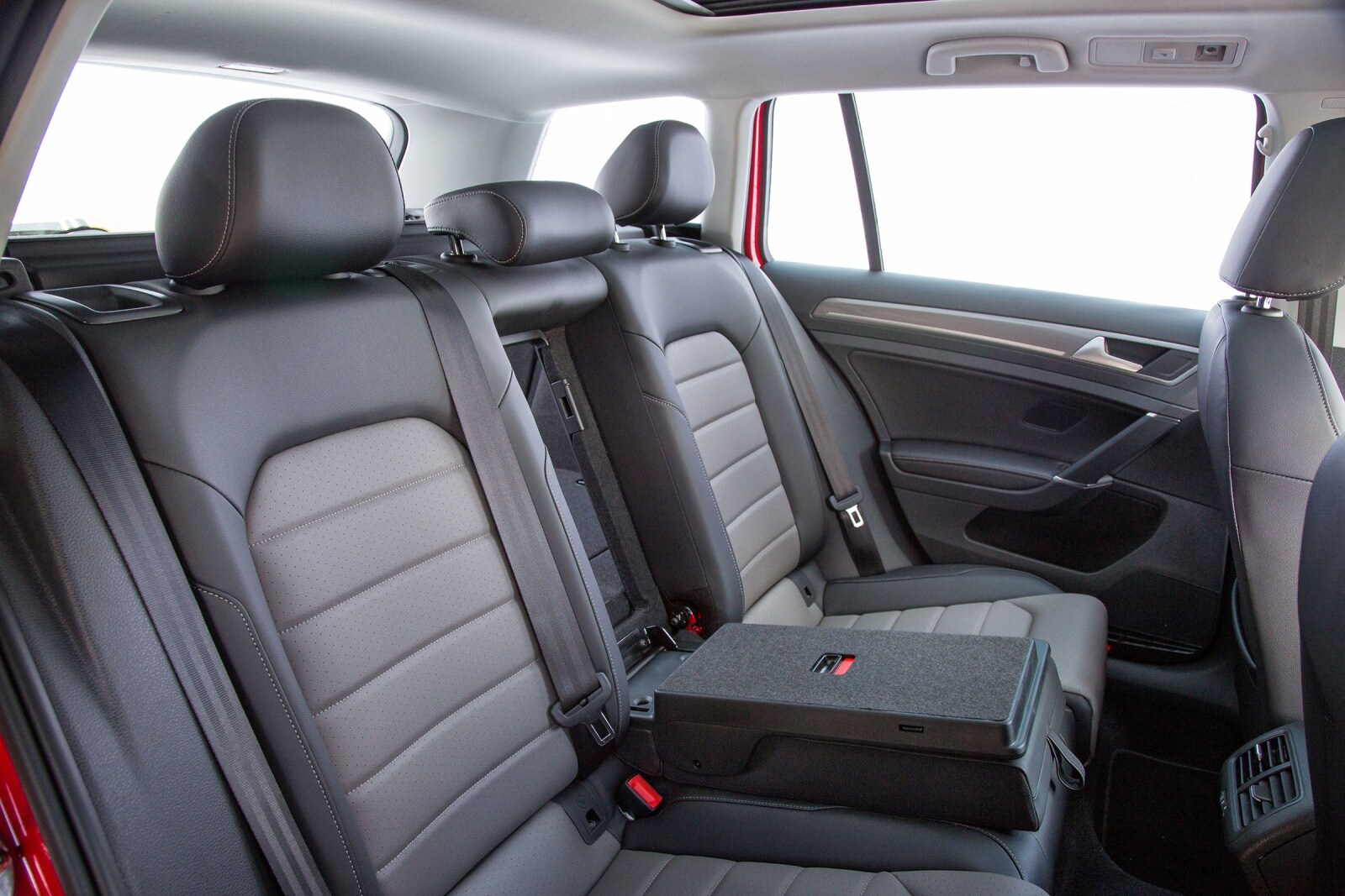 2017 Volkswagen Golf interior RI