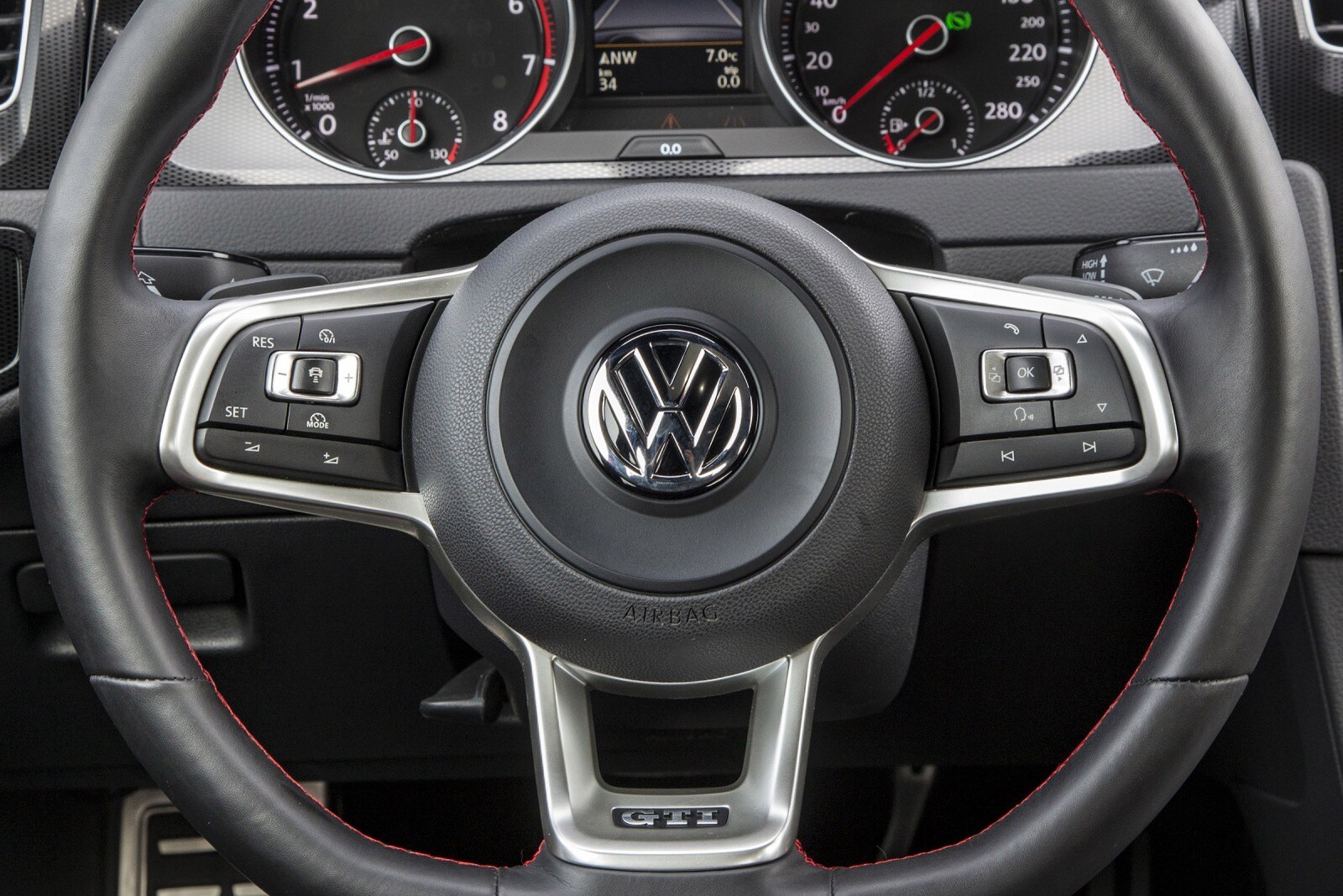 2016 Volkswagen Golf interior SWD