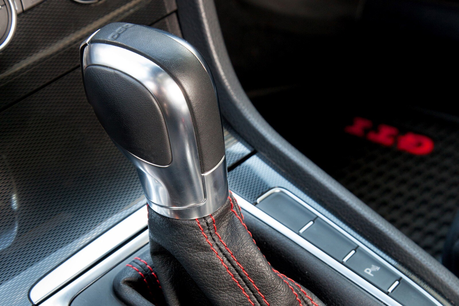 2017 Volkswagen Golf interior SHF