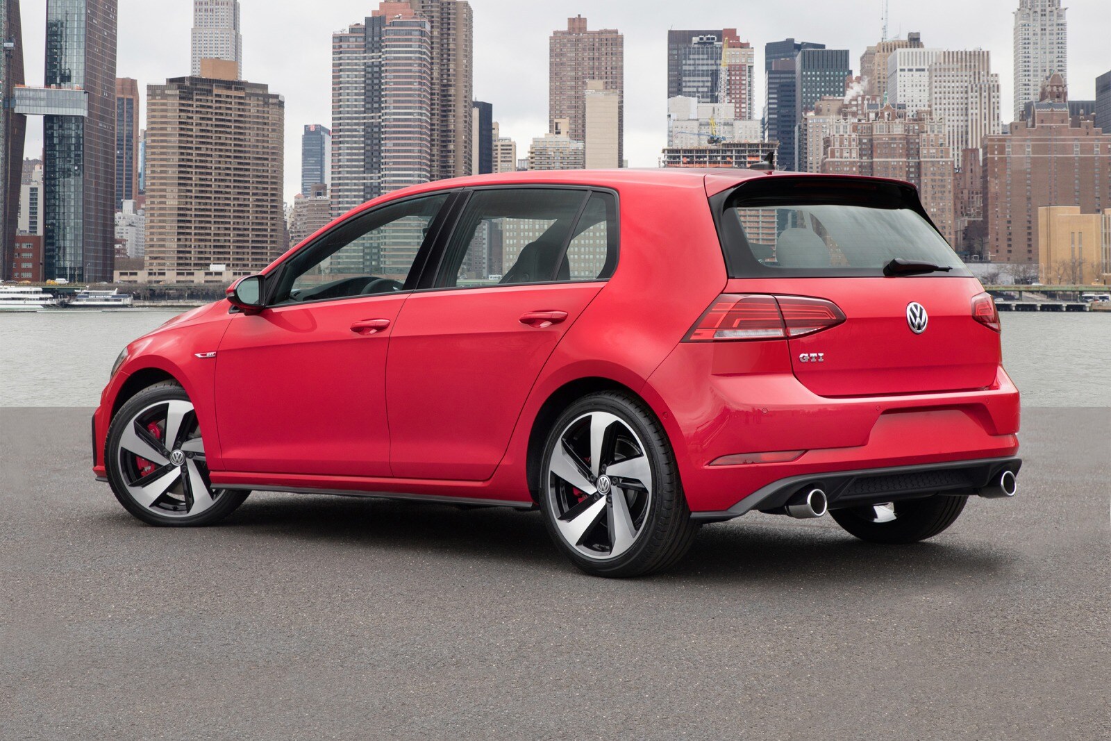2018 Volkswagen Golf GTI SE 4dr Hatchback Exterior Shown
