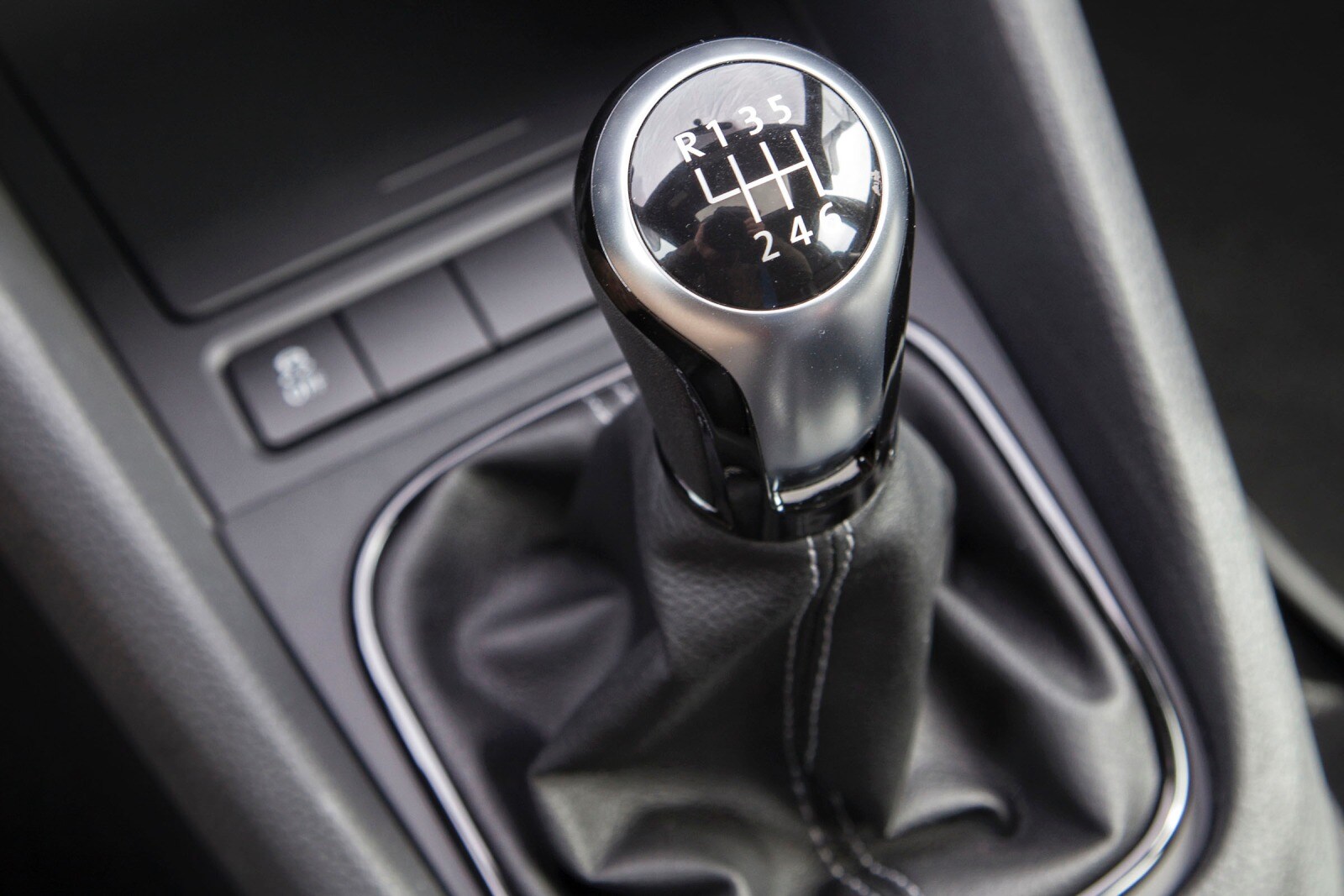 2013 Volkswagen Golf interior SHF