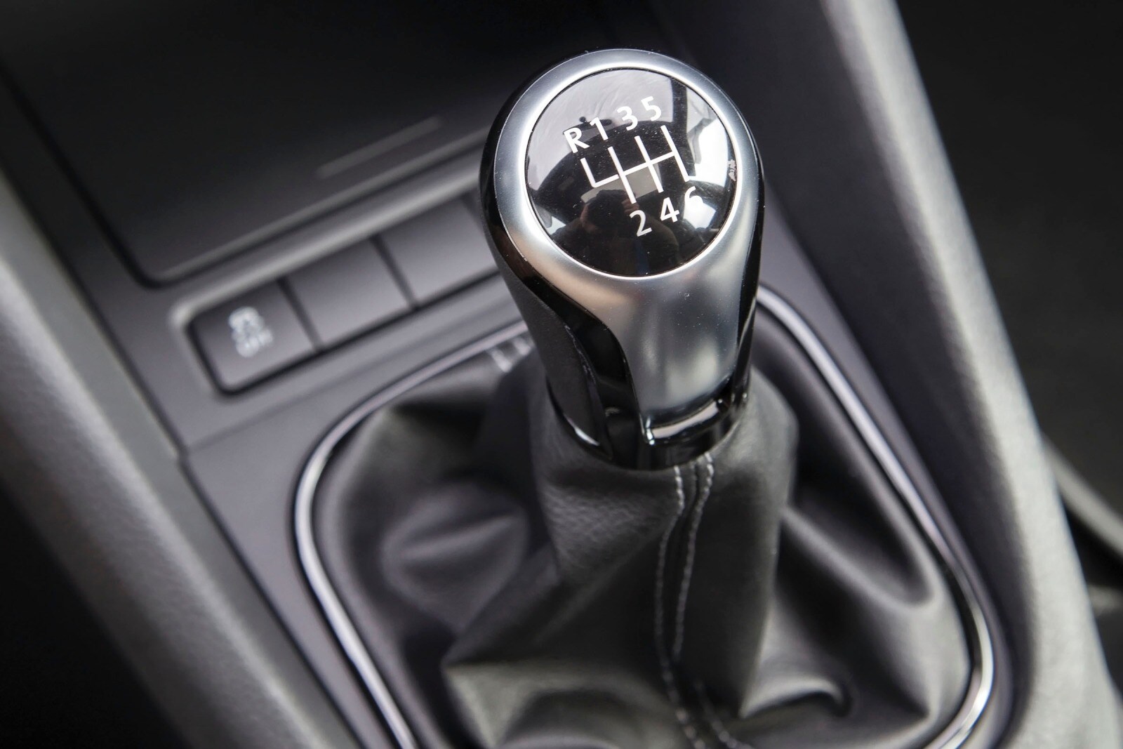 2013 Volkswagen Golf interior SHF