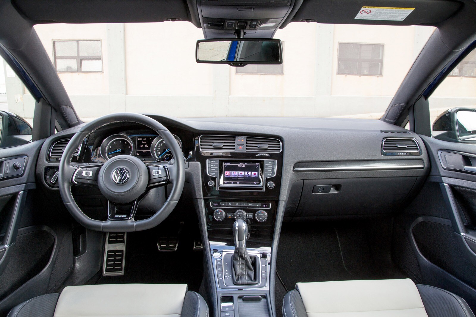2015 Volkswagen Golf interior D