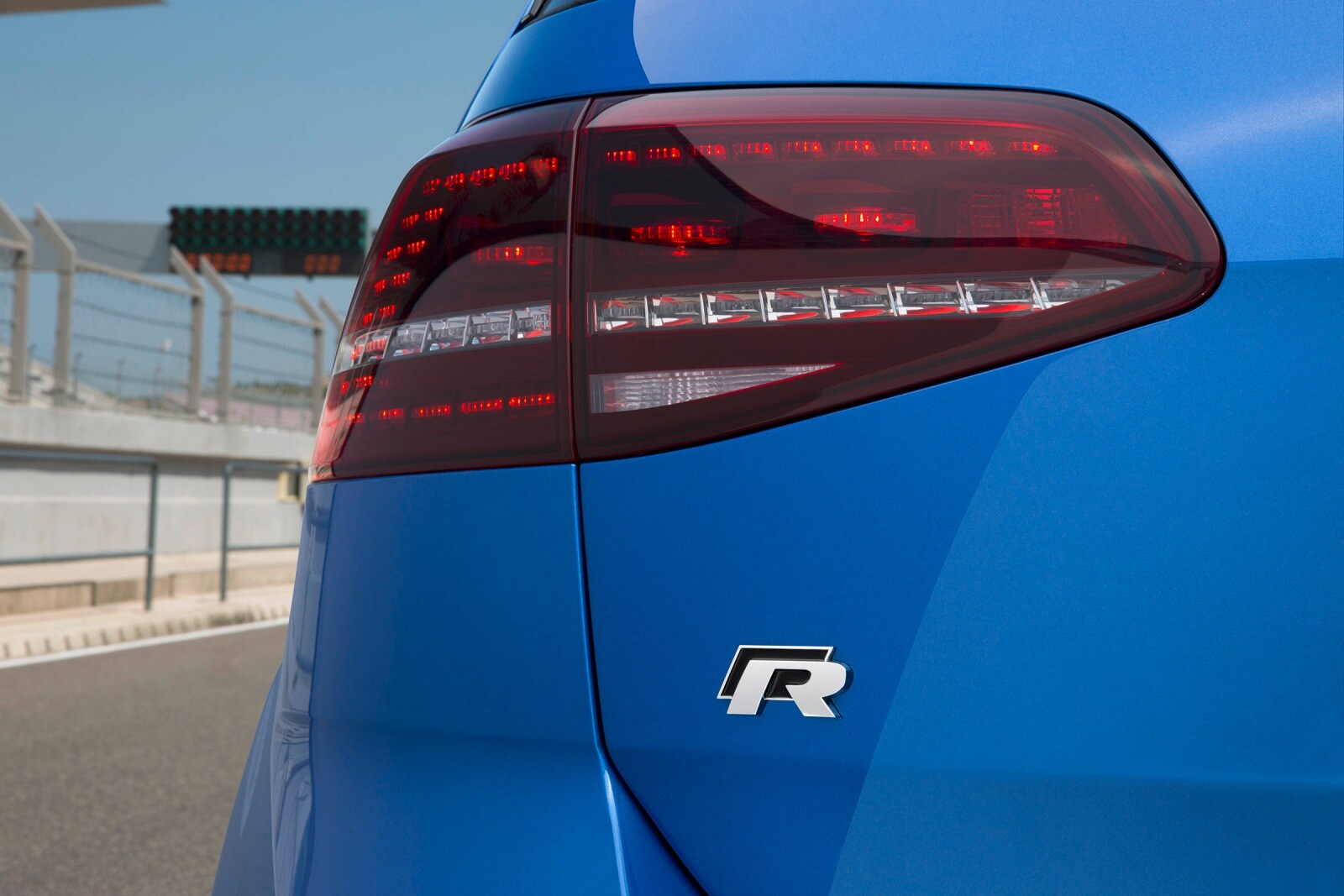 2015 Volkswagen Golf R — OEM photo 3