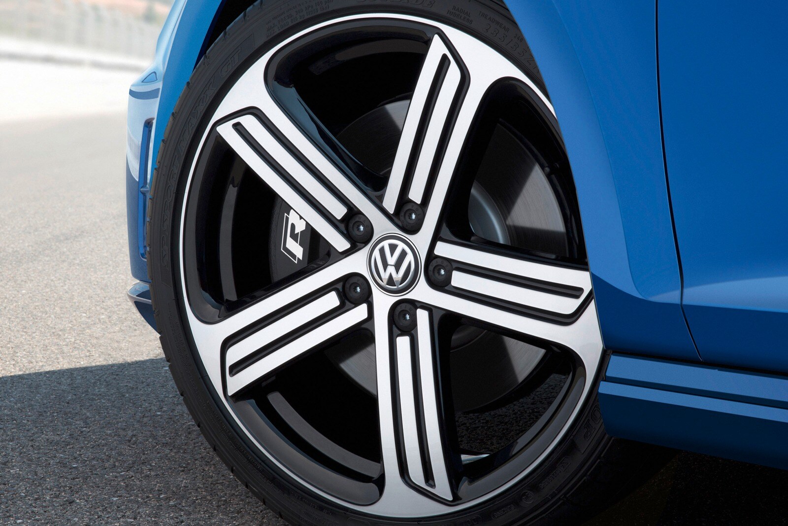 2015 Volkswagen Golf R — OEM photo 5
