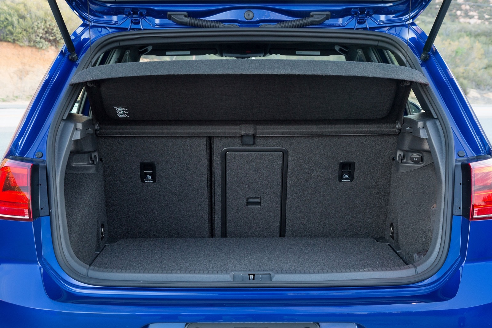 2016 Volkswagen Golf front safety CARGO