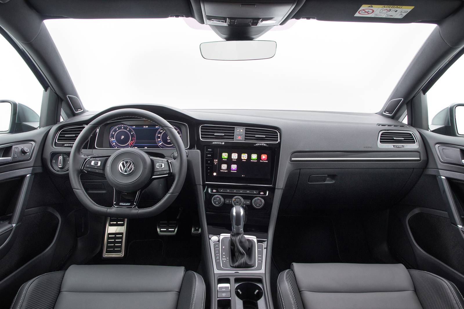 2018 Volkswagen Golf R interior D