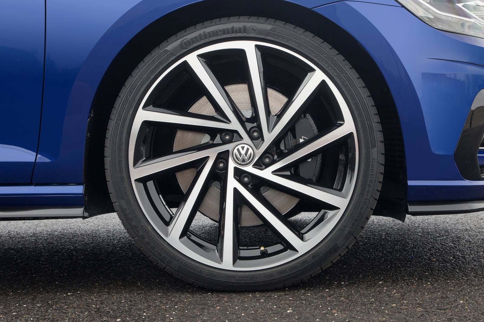 2018 Volkswagen Golf R — OEM photo 3