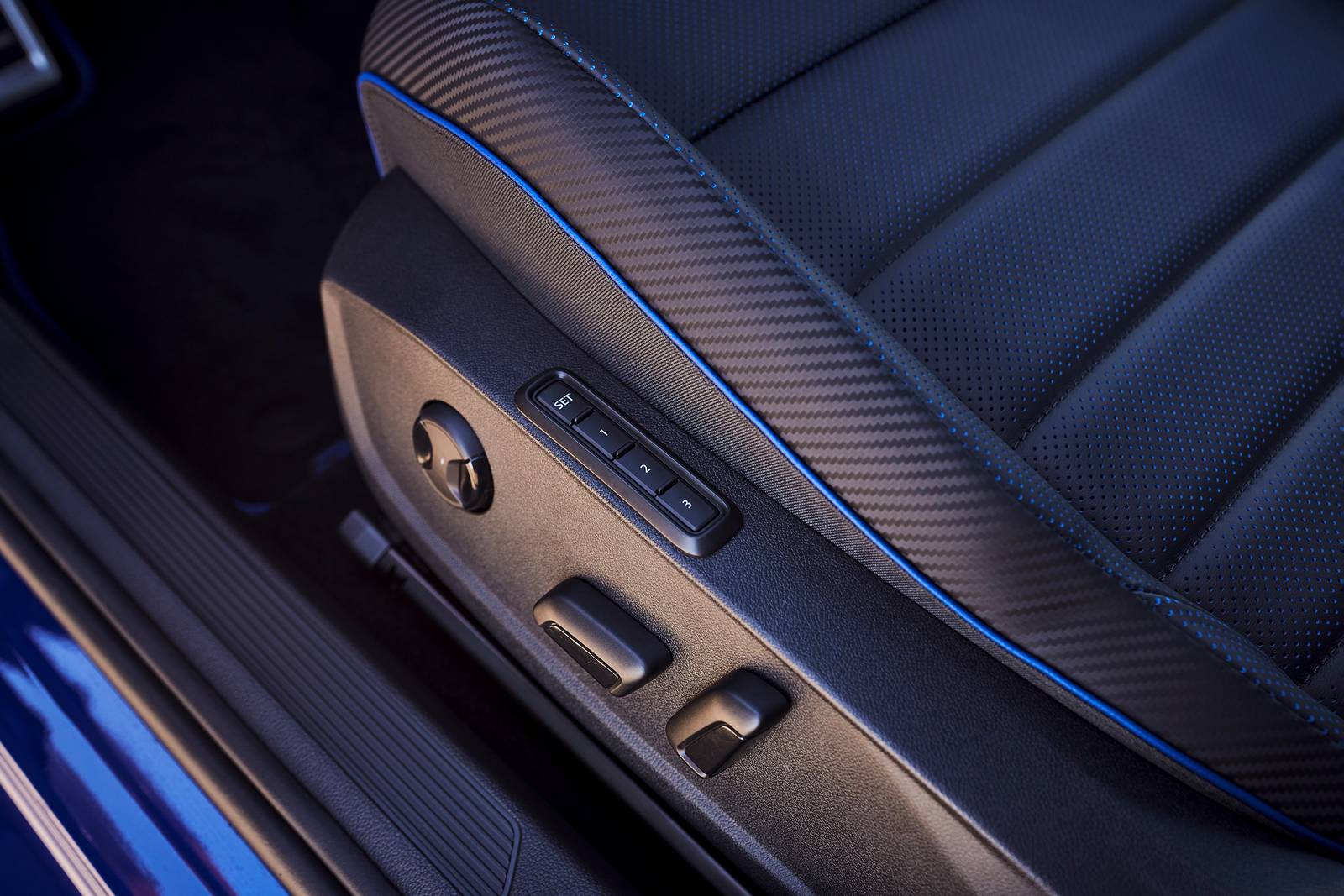 2022 Volkswagen Golf interior DETAIL