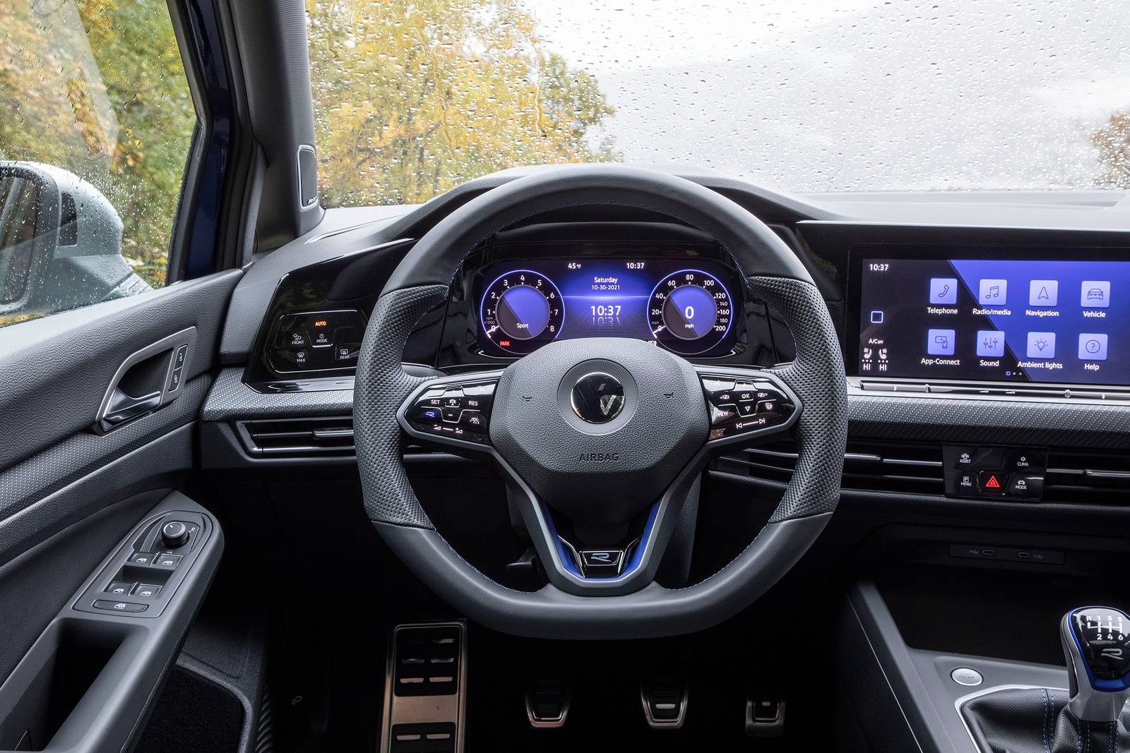 2022 Volkswagen Golf interior SWD