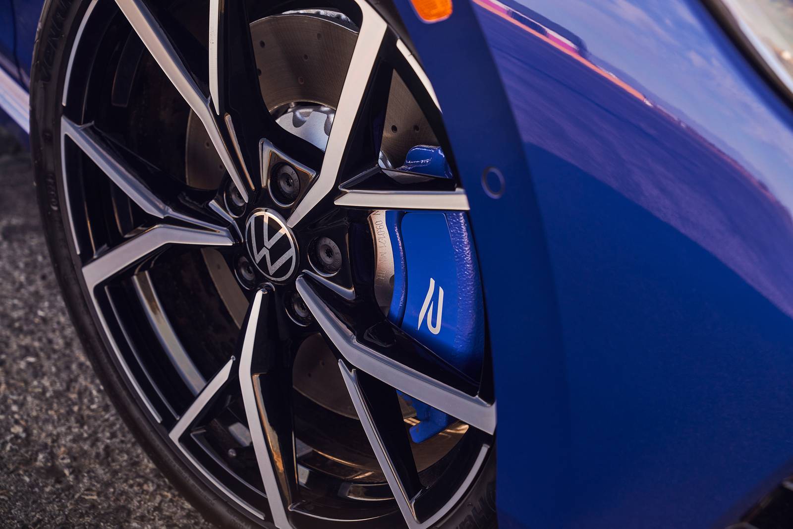 2023 Volkswagen Golf R exterior EDETAIL