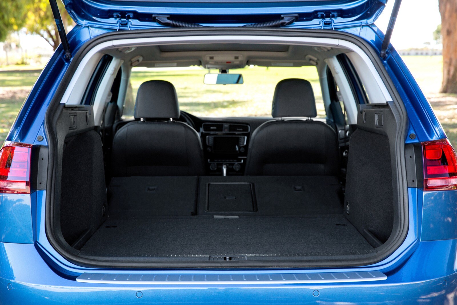 2015 Volkswagen Golf front safety CARGO