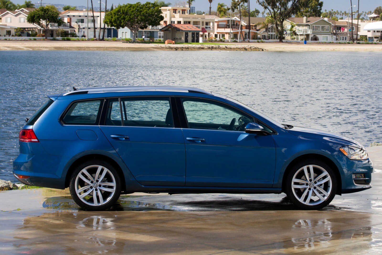 2016 Volkswagen Golf exterior FQ
