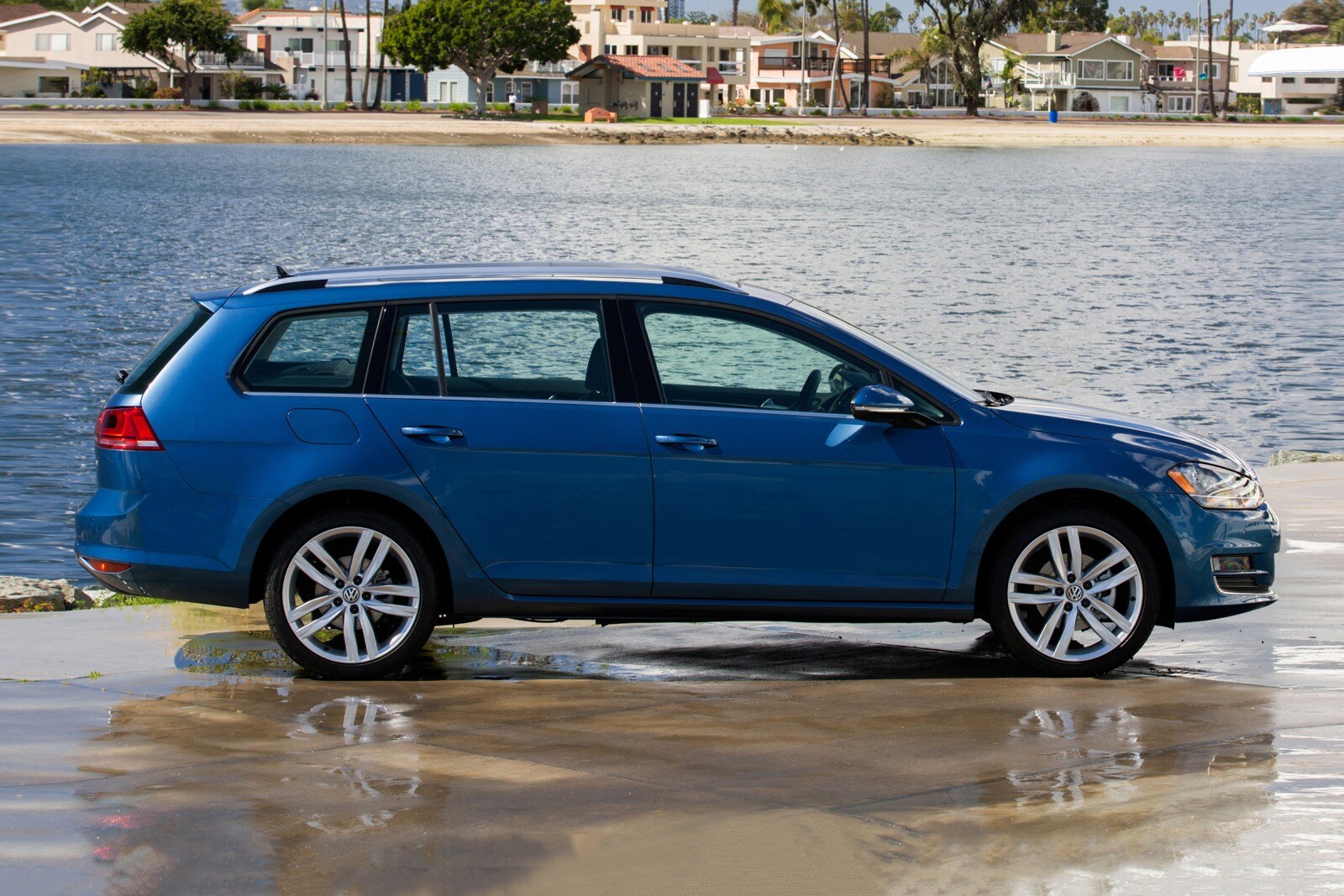 2017 Volkswagen Golf exterior FQ