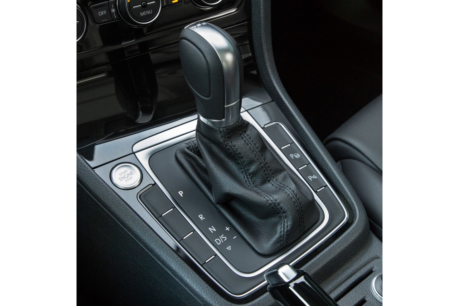 2017 Volkswagen Golf interior SHF