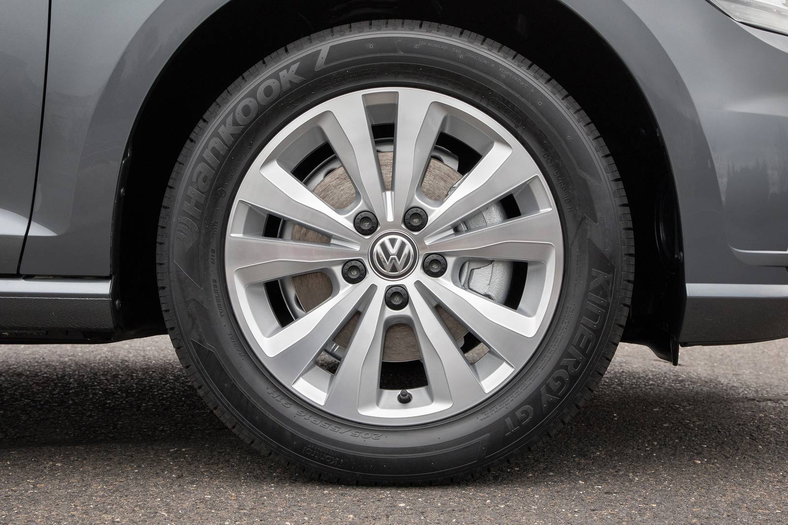 2018 Volkswagen Golf SportWagen — OEM photo 3
