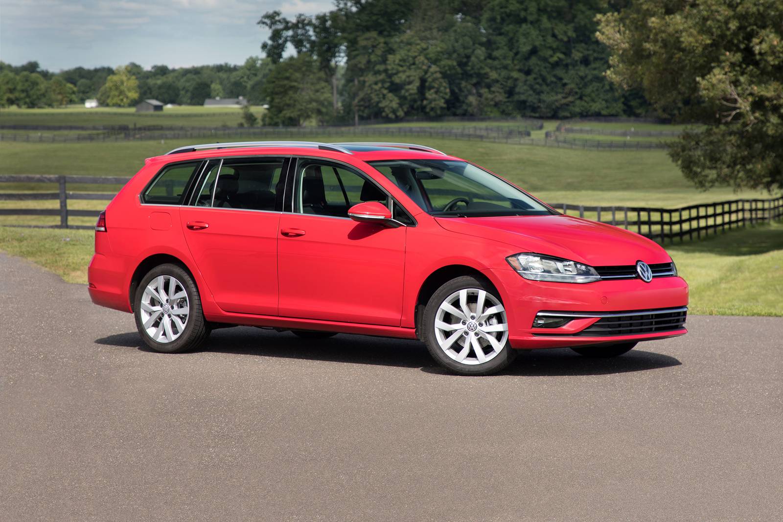 2018 Volkswagen Golf SportWagen exterior FQ