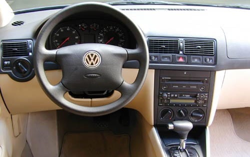 2000 Volkswagen Golf interior D