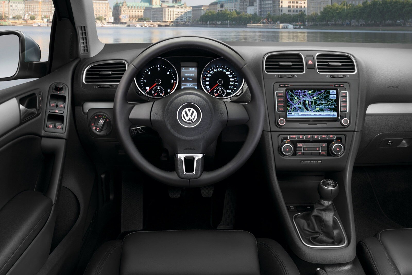 2013 Volkswagen Golf front safety D