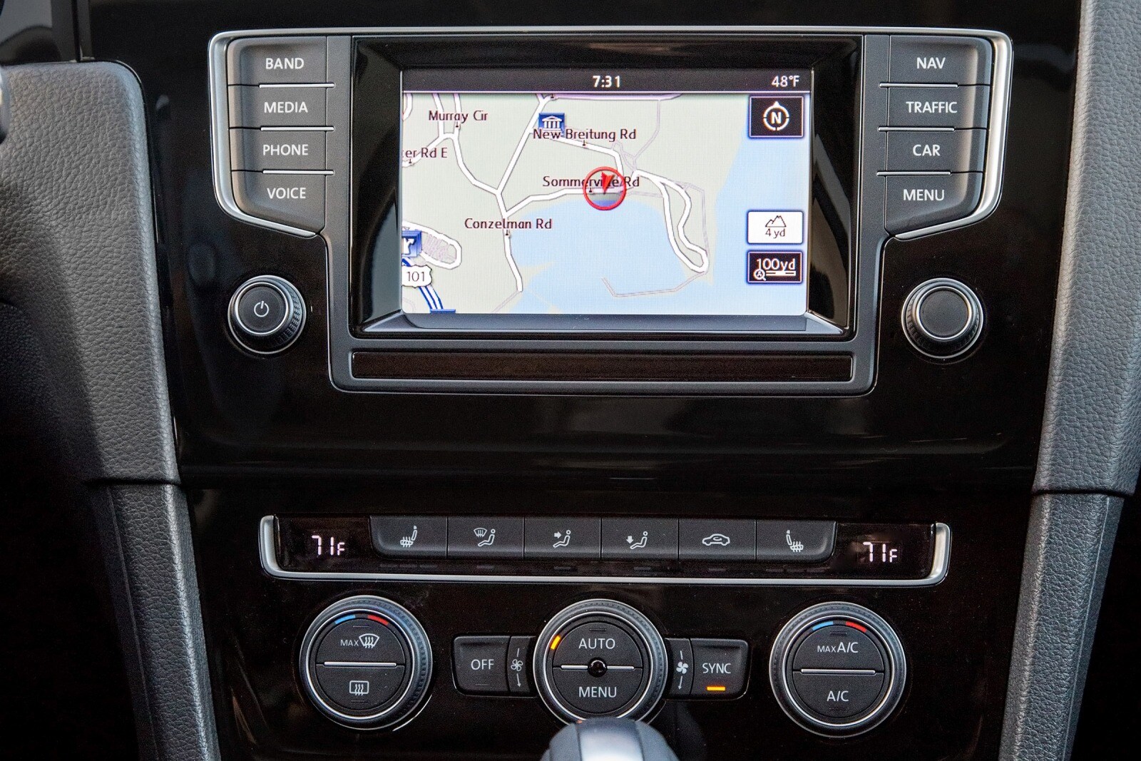 2016 Volkswagen Golf interior NAVSYS