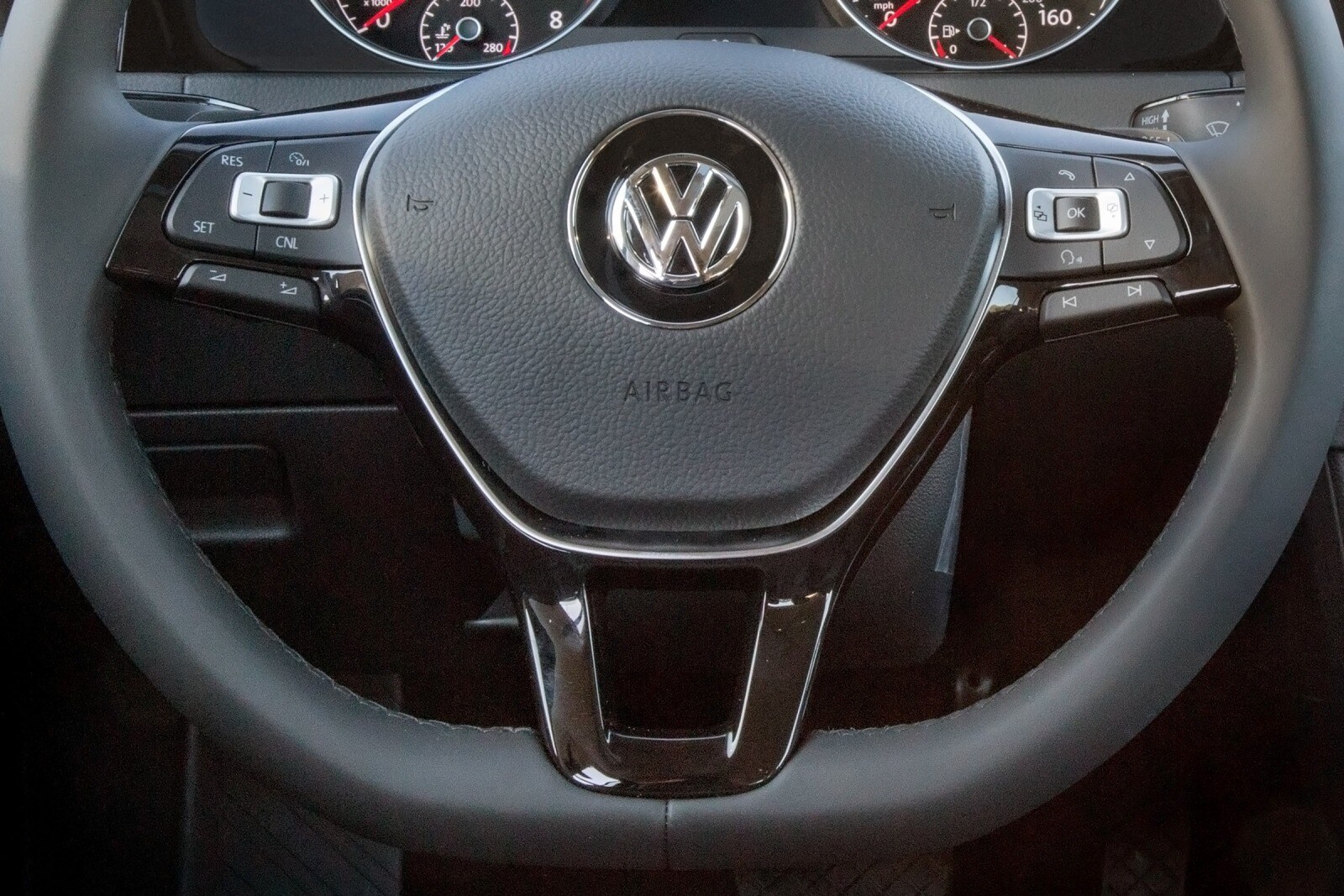 2016 Volkswagen Golf interior SWD