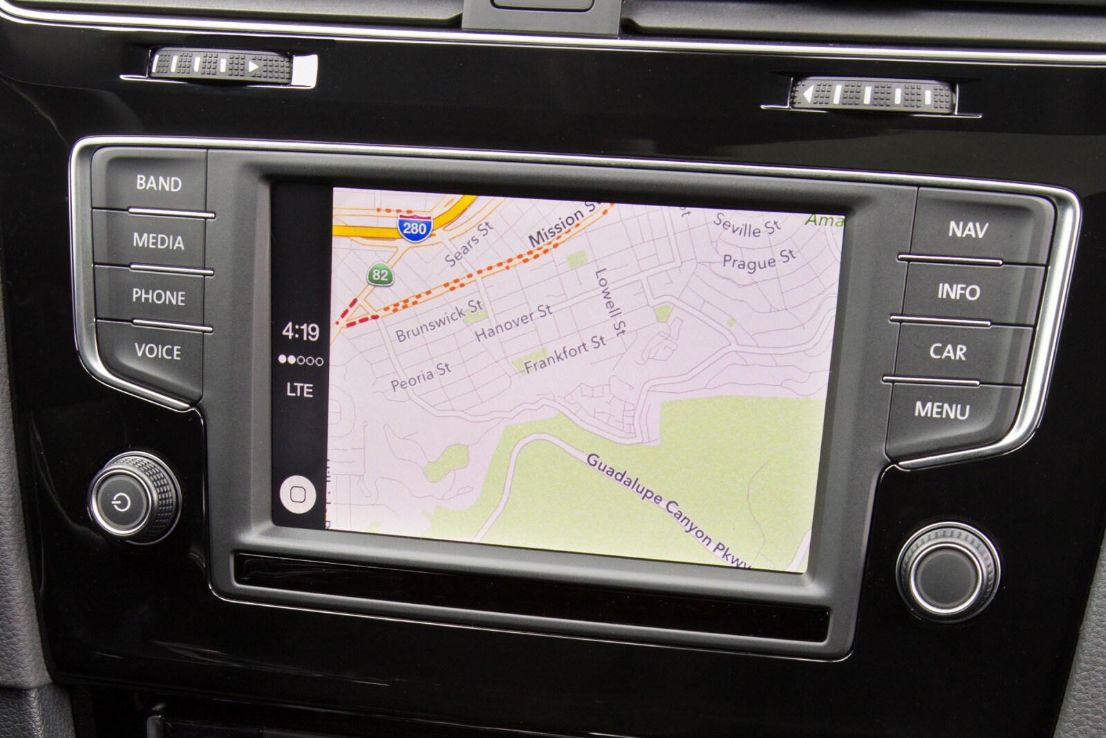 2017 Volkswagen Golf interior NAVSYS