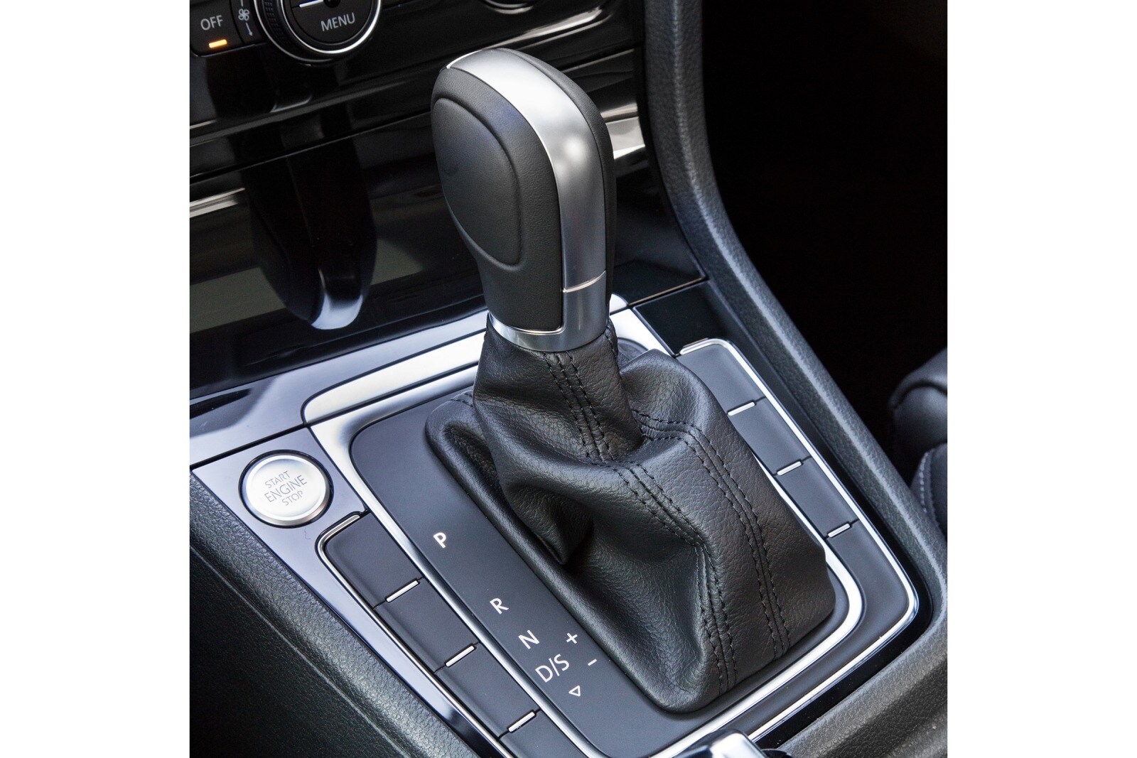 2017 Volkswagen Golf interior SHF