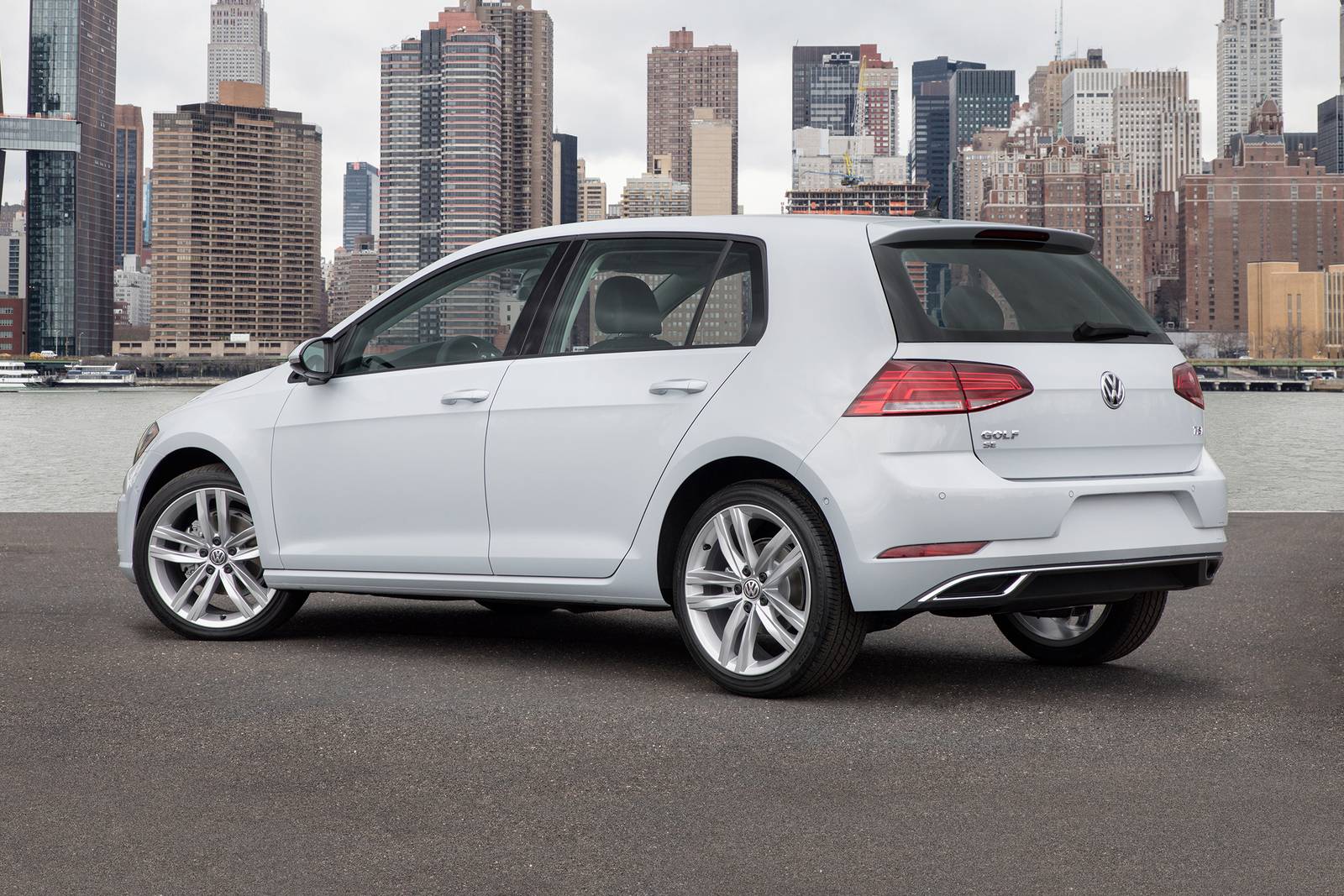 2018 Volkswagen Golf TSI SE 4dr Hatchback Exterior