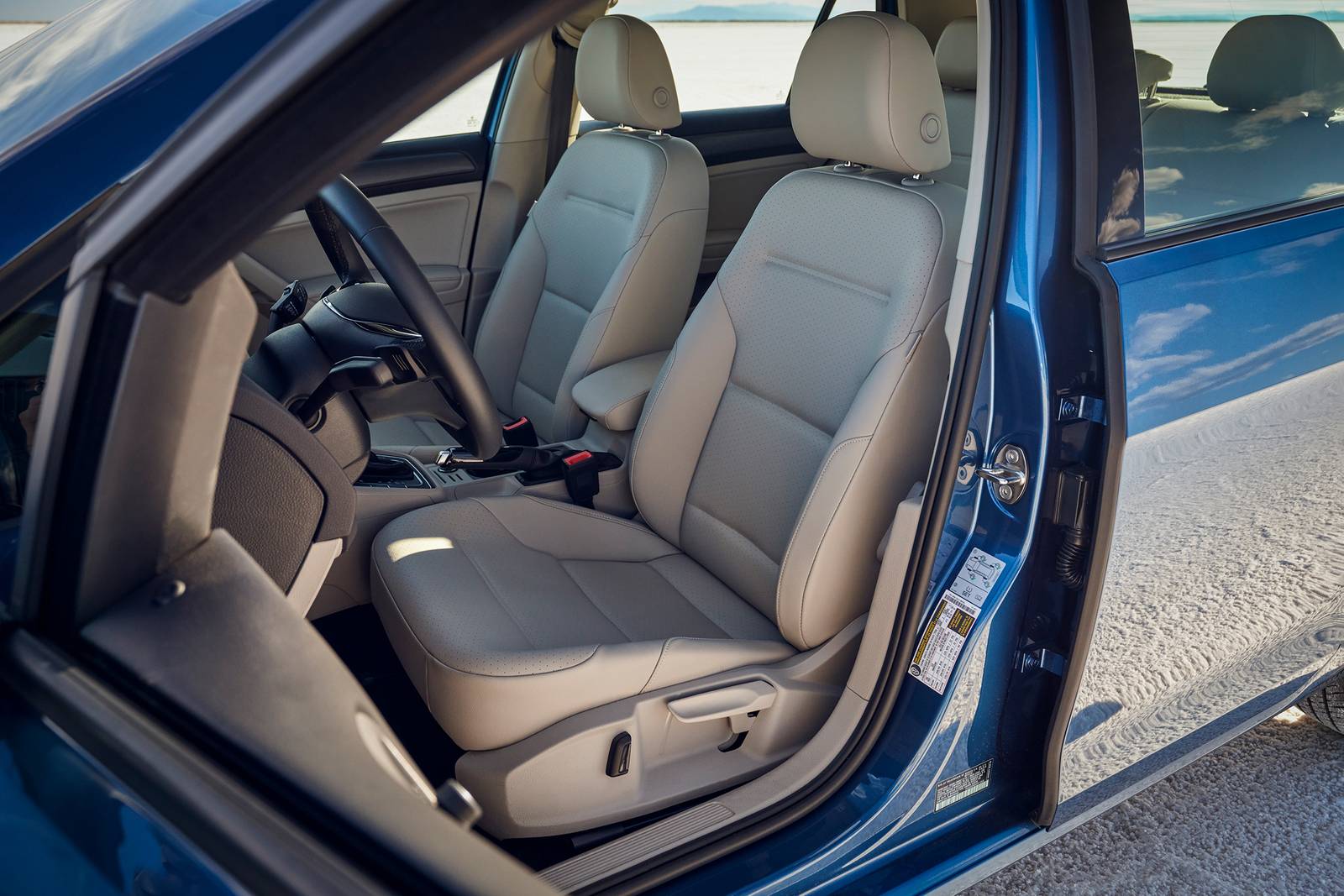 2020 Volkswagen Golf interior I