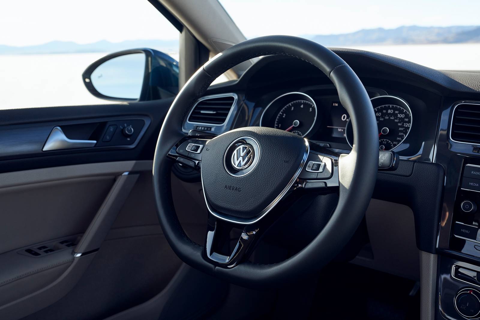 2020 Volkswagen Golf interior SWD