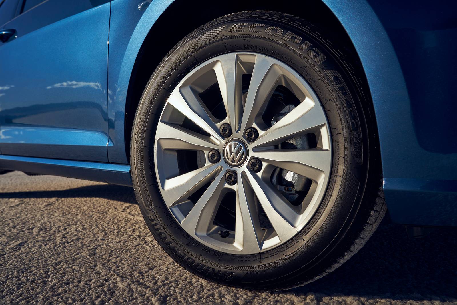 2020 Volkswagen Golf exterior W