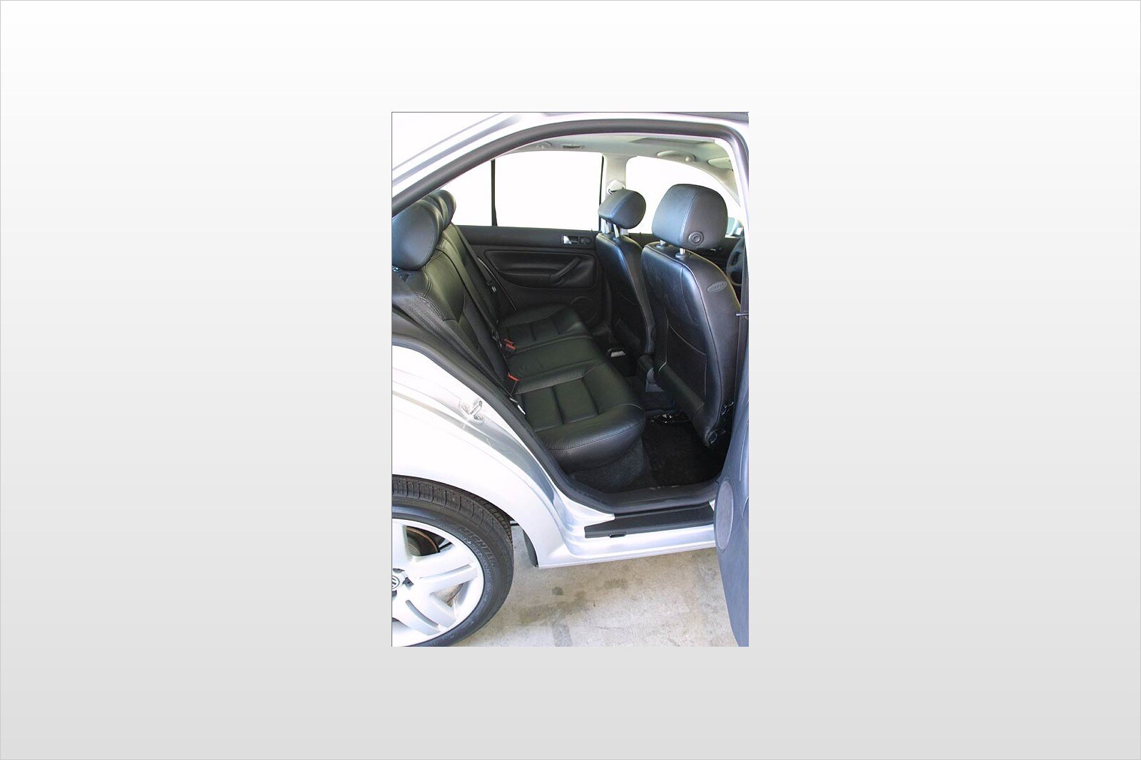 2003 Volkswagen Jetta interior RI