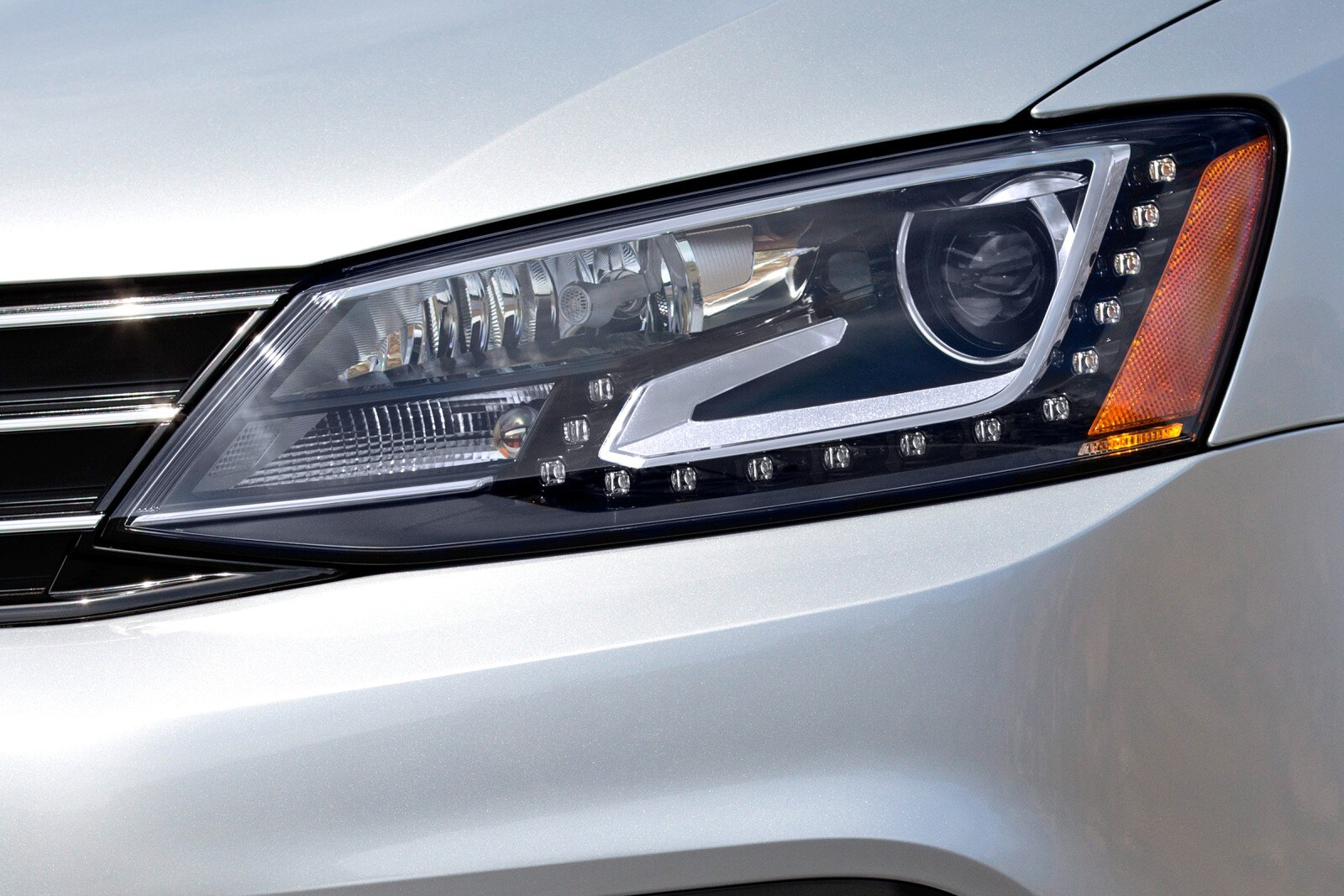 2017 Volkswagen Jetta Sedan front safety EDETAIL