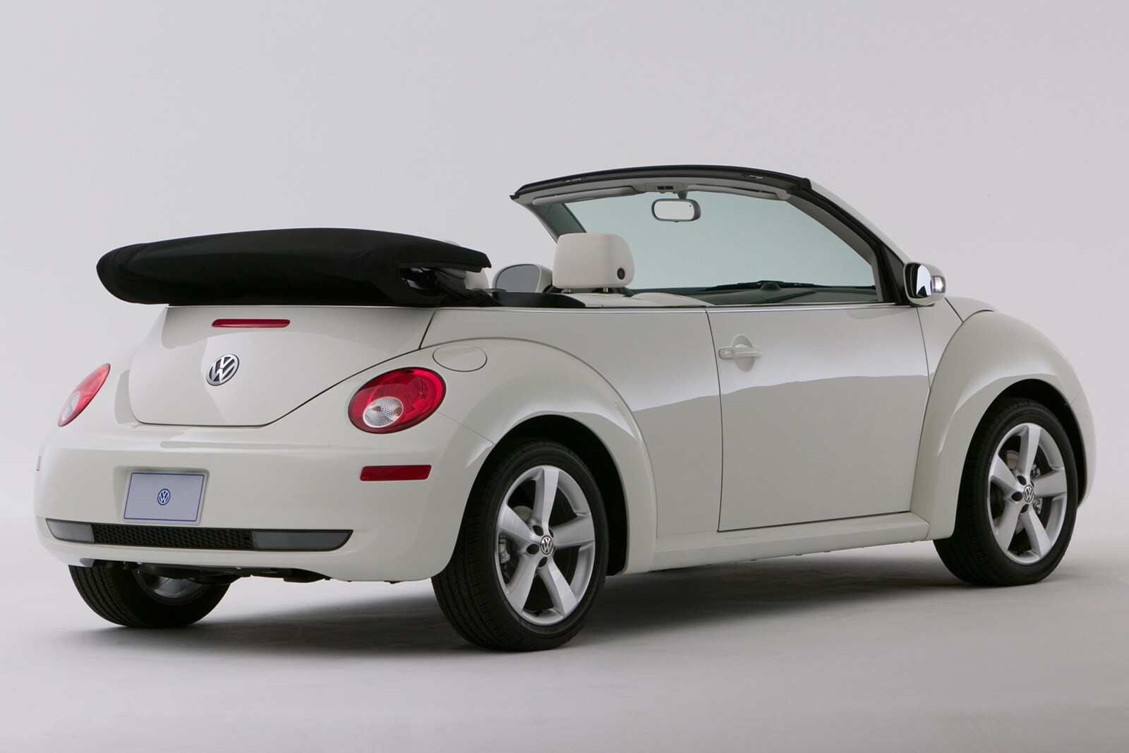 2007 Volkswagen New Beetle Triple White Convertible Exterior